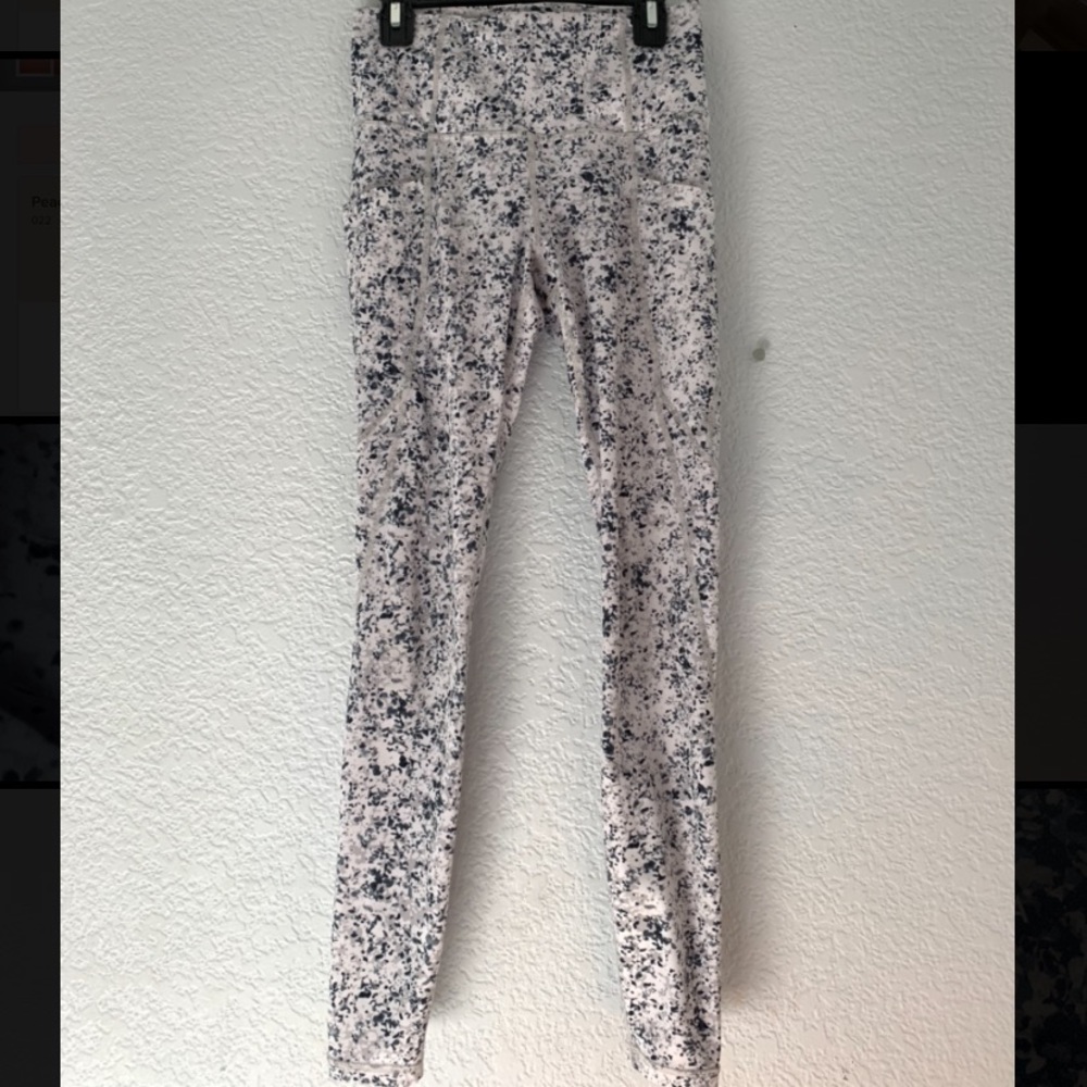 White patterned athleta leggings
